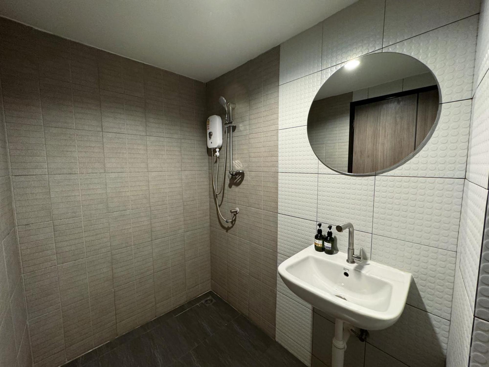 Luka House Hotel Ban Lam Luk Ka Exterior photo